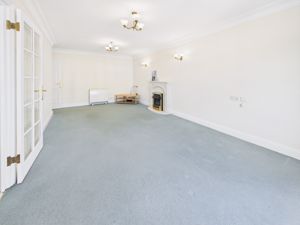 LIVING ROOM- click for photo gallery